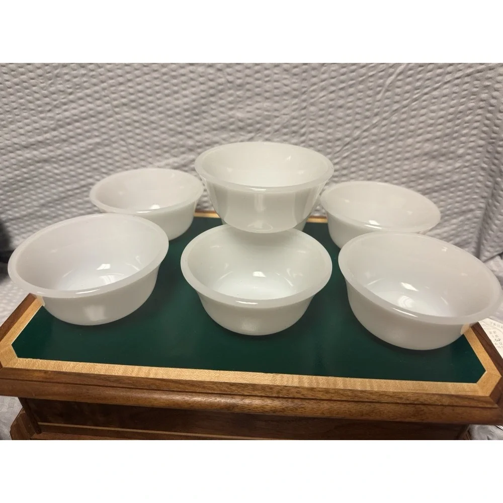 Vintage Set Of 7 Milk Glass 6 Oz Dessert Or Custard Bowels Made‎ In The USA